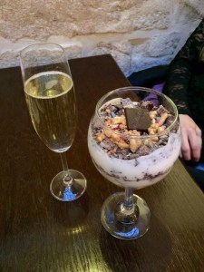 Prosecco, yogurt & chocolate parfait 